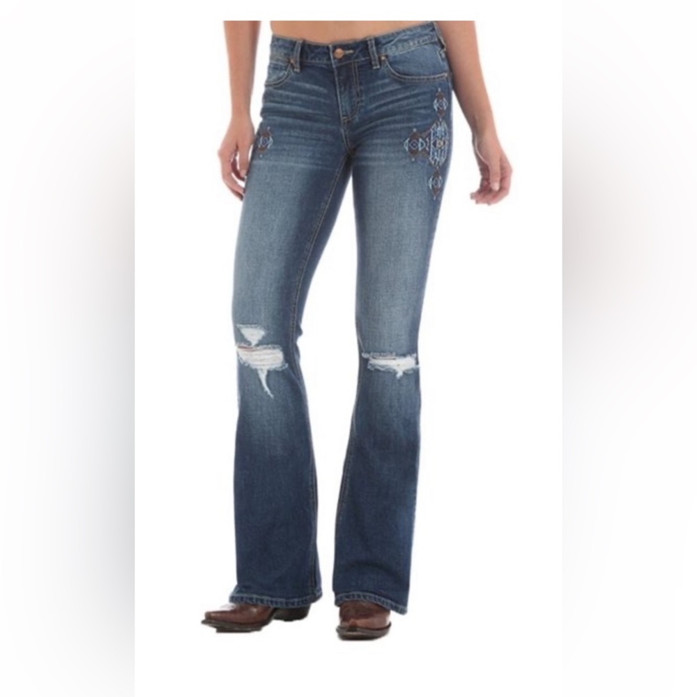 Wrangler embroidered flare leg jeans. Size 30.
